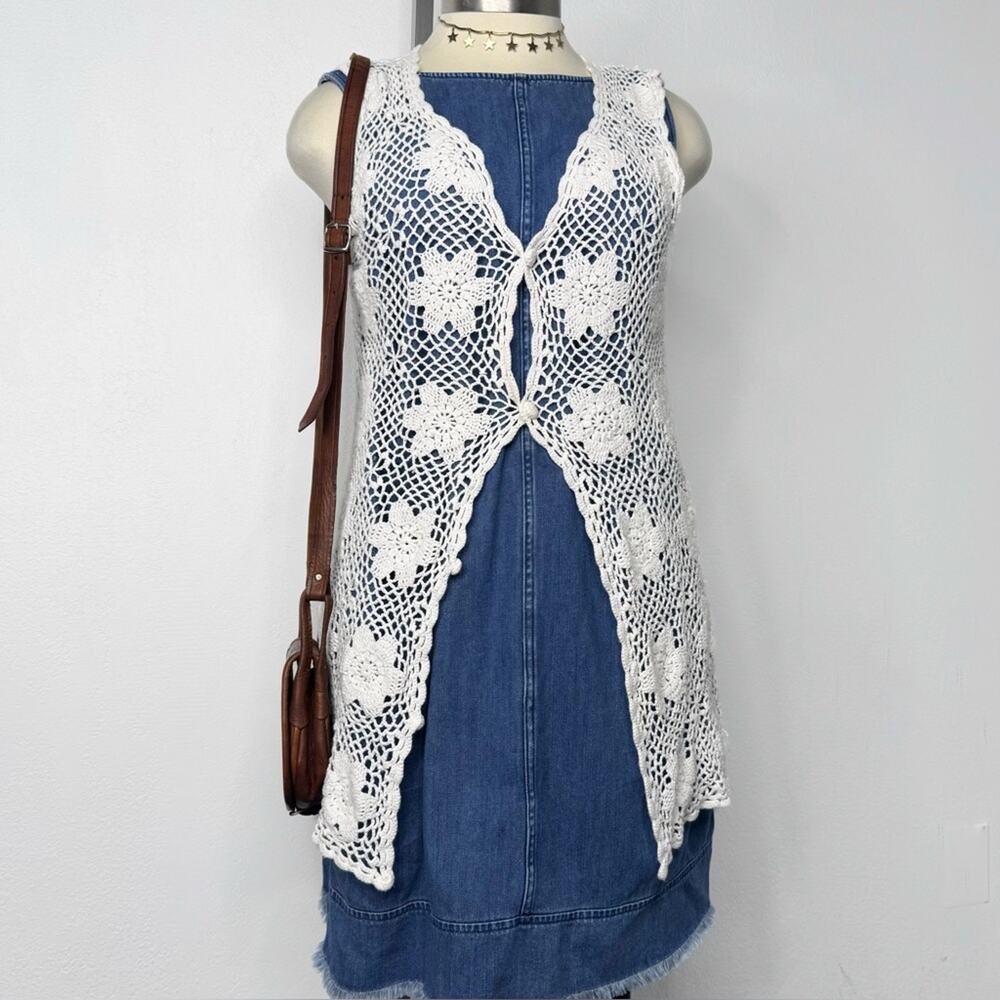 Vintage Costal Cowgirl White Crochet Flower Sweater Vest Boho Cottagecore M-L